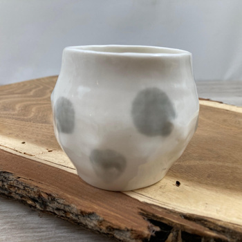Porcelanowa Czarka w Szare Plamki